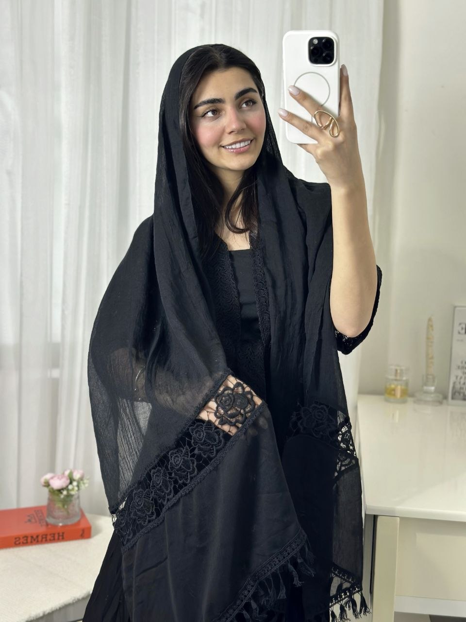 شال تمام نخ واردتی با یراق منگوله دار دستک گل